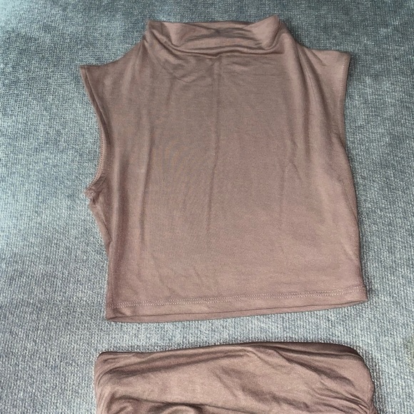 Two piece crop top and scrunched style skirt set - Picture 3 of 6